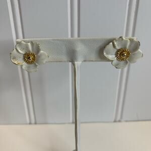 Cream Floral Clip On Earrings Gold Center 3/4" diameter